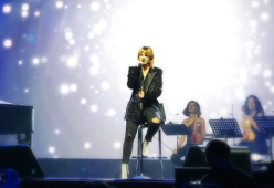 Emma Marrone: la prima esibizione pubblica insieme a Tommaso Paradiso dopo l'intervento
