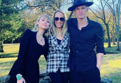 Miley Cyrus porta Cody Simpson alle nozze del fratello
