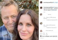 Friends, Monica e Chandler di nuovo insieme: il selfie pubblicato da Courteney Cox
