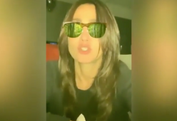 Ambra Angiolini canta "T'appartengo" a 25 anni di distanza [video]