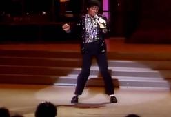 Michael Jackson: asta record per i calzini bianchi del primo moonwalk 