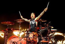 Blink-182: Travis Barker conferma che il nuovo album uscirà nel 2021