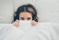 Se fatichi ad alzarti  dal letto potresti avere la clinomania 