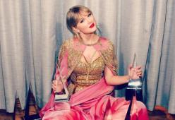 Taylor Swift agli American Music Awards 2019 ringrazia i fan: "Siete il motivo per cui sono qui"