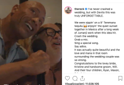 The Rock e Danny De Vito si imbucano a un matrimonio e cantano “Unforgettable”