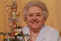 Questa nonnina usa lo stesso albero di Natale dal 1937 