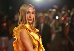 Jennifer Lopez invita un'infermiera sua fan a un concerto (quando si potranno fare)