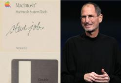 Asta record: 84mila dollari per un floppy con la firma di Steve Jobs