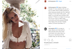 Britney Spears contro gli haters: "Siate gentili e felici in questo periodo di festa"