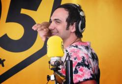 Cosmo canta "Paracetamolo" di Calcutta: ecco il suo Casaoke