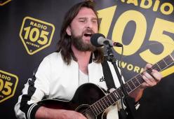 Nic Cester live a 105 Night Express: ecco "Eyes On The Horizon" e "Are You Gonna Be My Girl"
