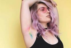 Le ascelle color arcobaleno sono il nuovo trend