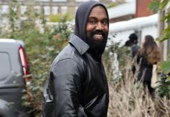 Kanye West ha sostituito tutti i denti con lastre in titanio