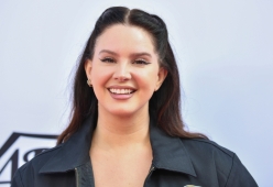 Lana Del Rey annuncia un nuovo disco country: ecco quando uscirà 