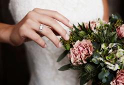 Sposa si vendica e invita i suoi ex al matrimonio: la reazione