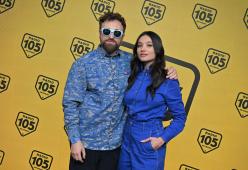 Dargen ci fa ballare per la 2° volta sul palco dell'Ariston con "Onda Alta"