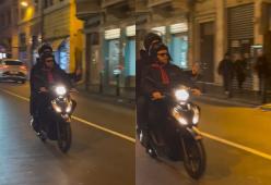 Sanremo, Gazzelle arriva all’Ariston in motorino: “Scusate il ritardo”