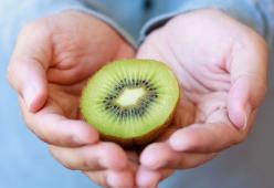 Kiwi contro l’umore nero: due al giorno per una carica di felicità
