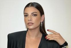 Emma regala i biglietti per il concerto ad una mamma in difficoltà