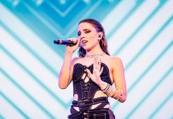 Angelina Mango e il suo cambiamento: “Scrivevo canzoni malinconiche”