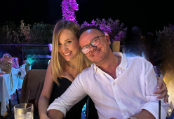 Gigi D’Alessio sul red carpet con Denise: per lui è il sesto figlio
