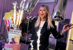 Matilde Brandi festeggia il compleanno con le sue amiche vip: foto