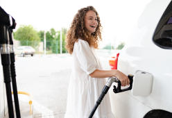 Il mistero dell'odore della benzina: perché lo troviamo piacevole?