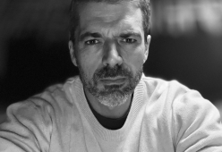 Luca Argentero racconta gli incontri con i fan: “Mi fanno i grattini”