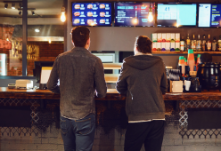 Non sai cosa ordinare al ristorante? Forse soffri di menù anxiety