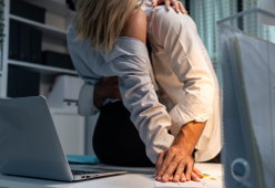 Hai una cotta per un collega? Come capire se è amore o infatuazione
