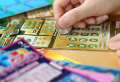 Lotteria, vince 1,12 miliardi ma ne perde la metà: cos'è successo