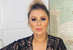 Tina Cipollari: “Mia sorella era gelosa, mi spinse giù dalle scale”
