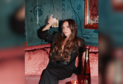 Compleanno Victoria Beckham: "Entro nei miei 50 anni con i tacchi"