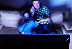 Rapporti intimi, no grazie: tanti preferiscono guardare le serie TV
