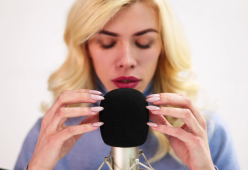 Cos’è il fenomeno ASMR: perché è così rilassante per alcuni? 