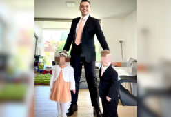 Tiziano Ferro si veste in coordinato con i figli con i look mini me