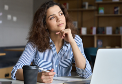 Lavoro, ecco il trucco da applicare nel CV per ingannare l'AI