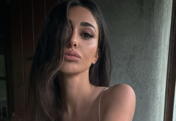 Belen e il suo nuovo amore: foto in topless e coccole in spiaggia