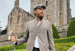 Jovanotti scala l’Arthur Seat in Scozia 5 mesi dopo l’operazione