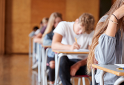 Sorpreso a copiare all’università: non potrà fare esami per 6 mesi