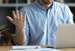 Seduti troppo tempo al PC? Rischio di disfunzione erettile