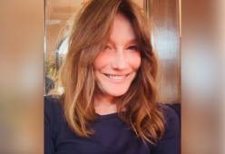 Carla Bruni si racconta senza filtri: “Mi scoccia invecchiare”