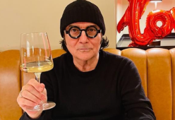 Renato Zero ama Napoli: “Avete inventato l’arte di arrangiarsi”