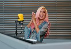 Karol G, l'intervista a 105 Friends: le foto
