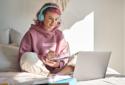 Sondaggio: cosa fanno i lavoratori in smartworking? (Spoiler: sesso)
