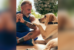 Gianluca Vacchi in lacrime: l’addio al cane Gordo sui social 
