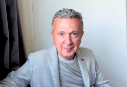 Pupo rivela: "Ho visto mia madre con l'amante a 12 anni"