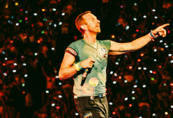 La magia dei Coldplay conquista l'Olimpico: un concerto indimenticabile