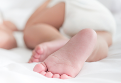 Abcde: il nome “assurdo” dato a una bambina infiamma il web