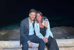 Filippo Bisciglia e Pamela Camassa: foto di rito davanti al falò